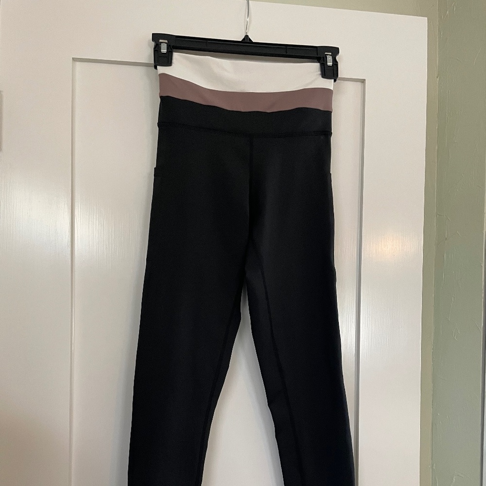 DYI Define Your Inspiration black leggings